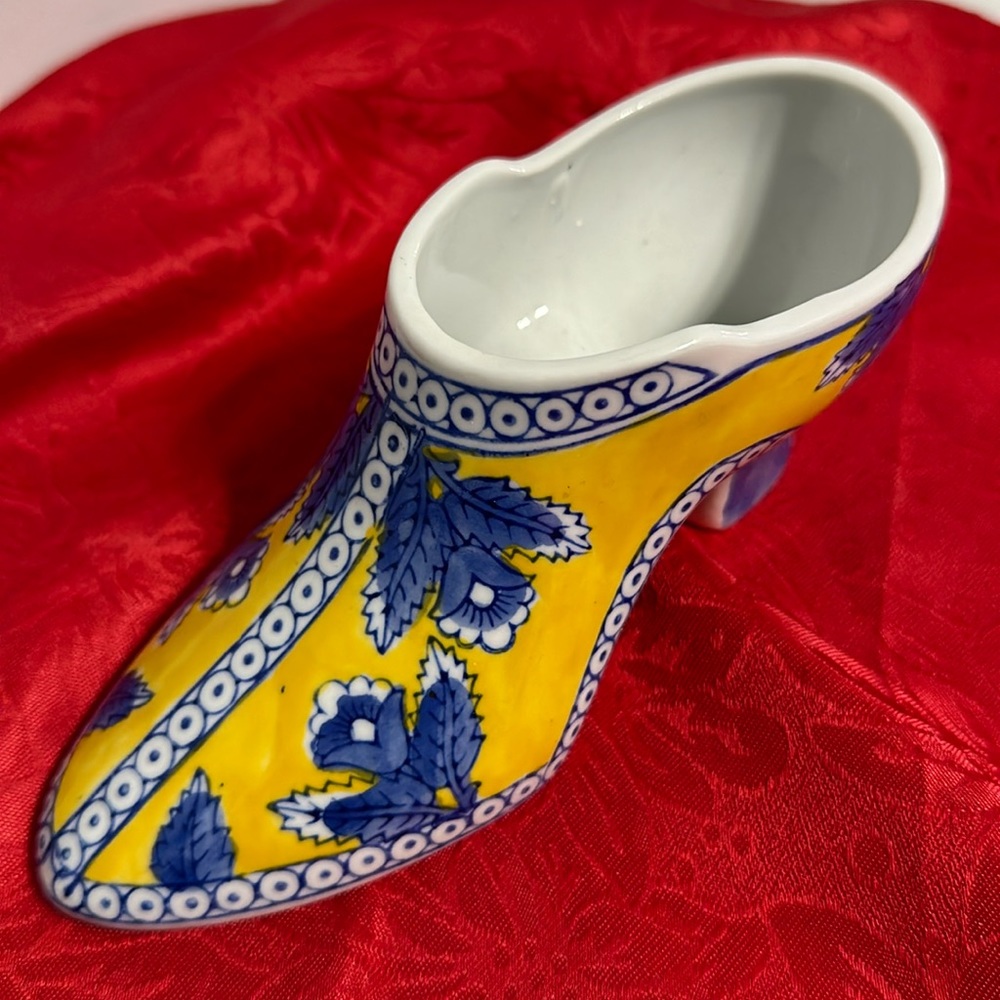 Vintage Porcelain Yellow & Blue & White Chinese Shoe With Marking